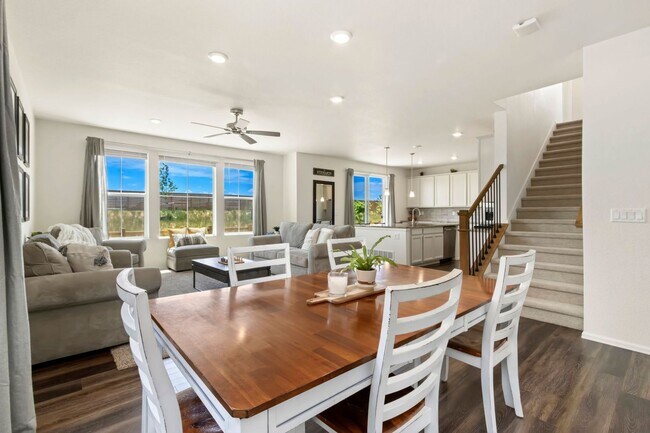Building Photo - Stunner in North-East Fort Collins with 4-Bedrooms, 2.5 Bathrooms, and 2-Car Garage