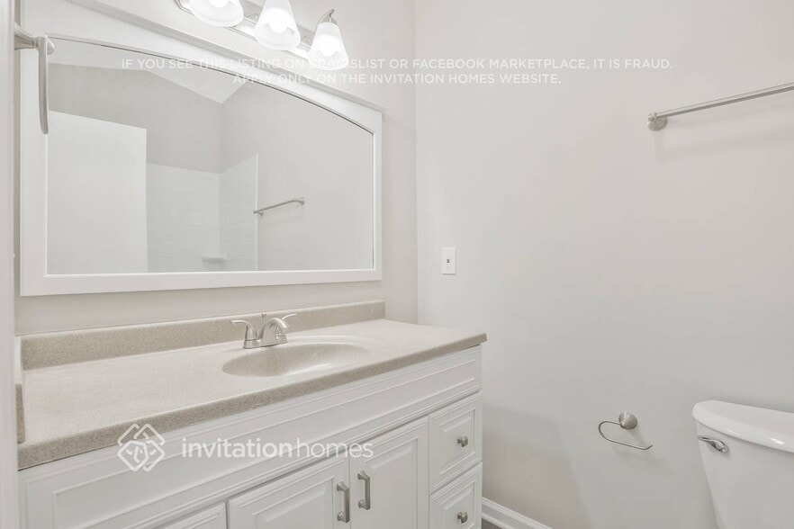 Building Photo - 805 Riverstone Ln