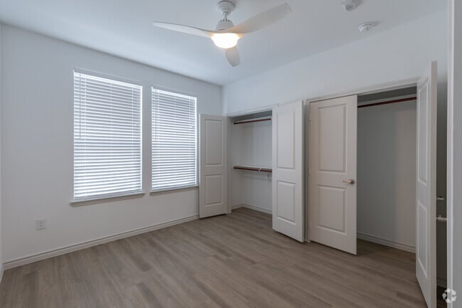 Building Photo - 26302 Oak Ridge Dr