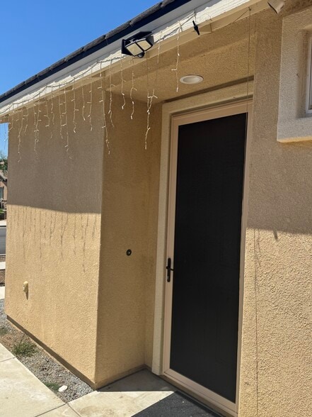 Building Photo - 34882 Kingsnake Ave