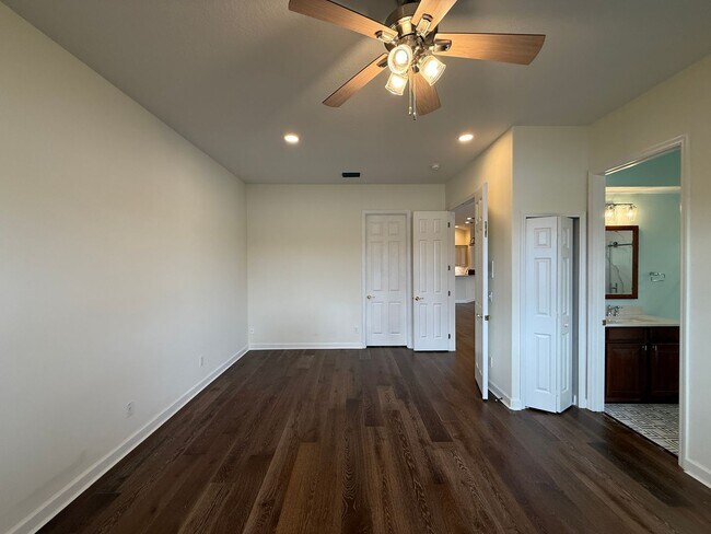 Building Photo - Luxurious 4 Bedroom 3 Bath Lakefront Pool Home W/3-Car Garage