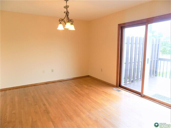 Building Photo - 2733 Victoria Ln
