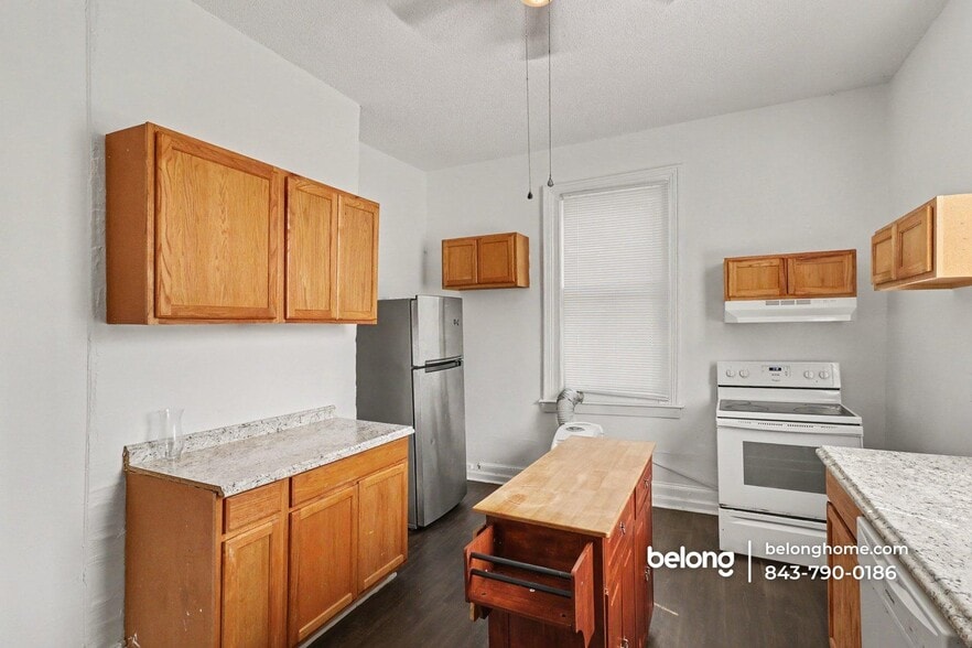 Building Photo - 914 Beman St