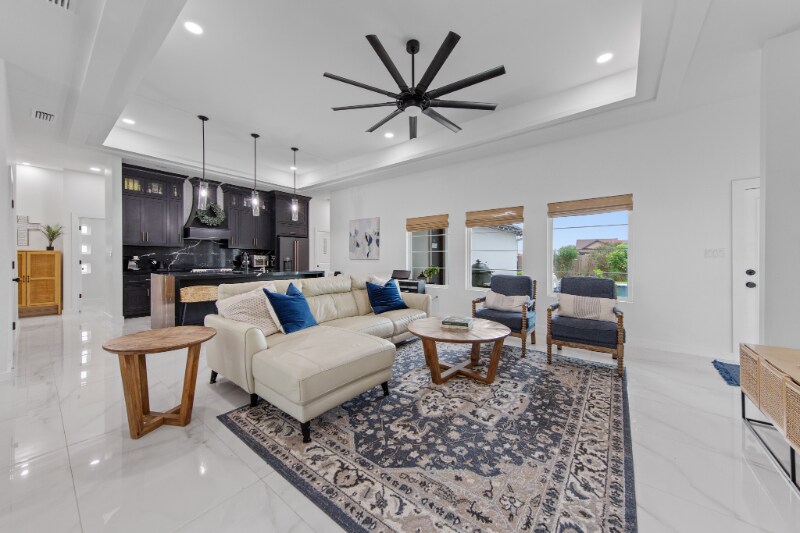 Building Photo - 112 Talon Dr