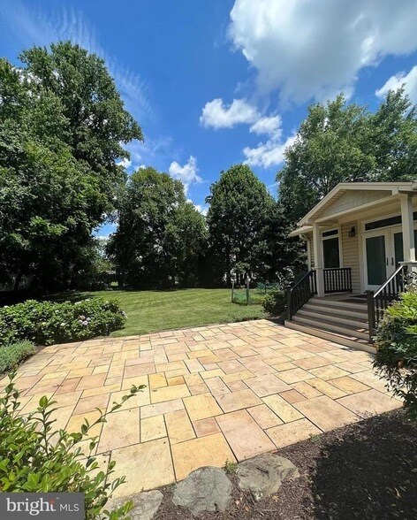 Building Photo - 10512 Norman Ave