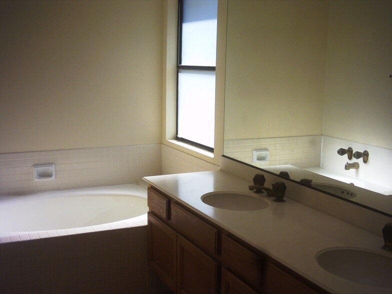 Building Photo - 2696 Magellan Ln