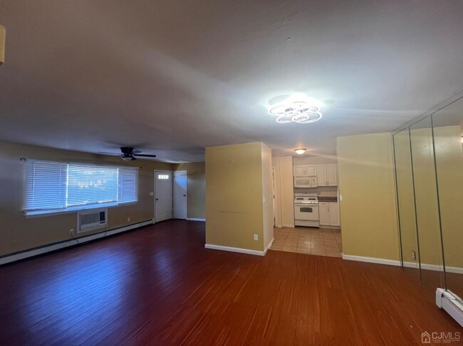 Building Photo - 730 Cricket Ln