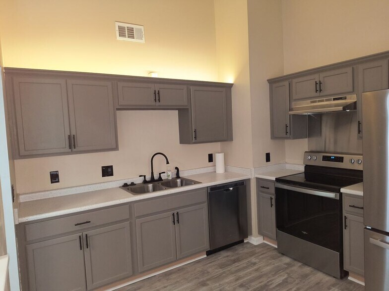 Building Photo - 236 Forest Ridge Dr