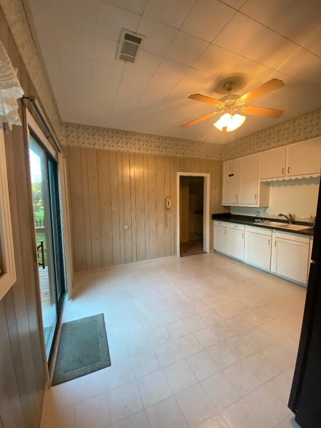 Kitchen - 5195 Seale Rd