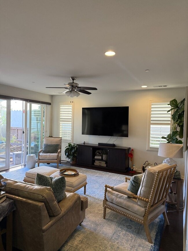 Building Photo - Move in Ready Home in the Beautiful Del Su...