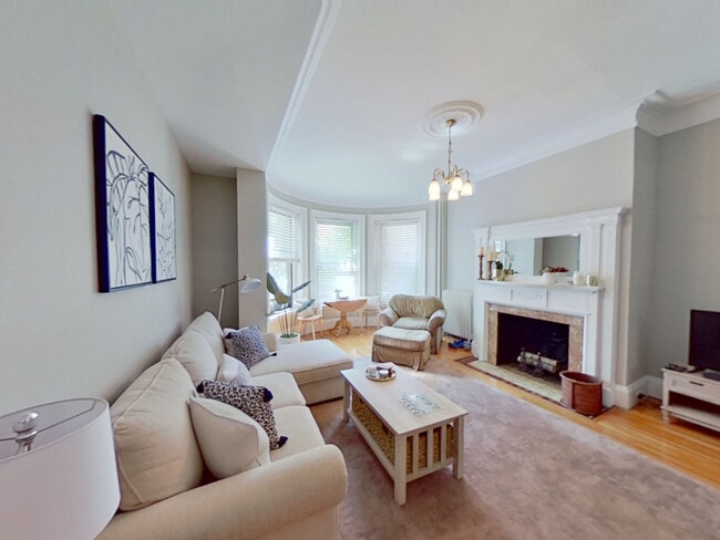 Building Photo - 423 Marlborough St