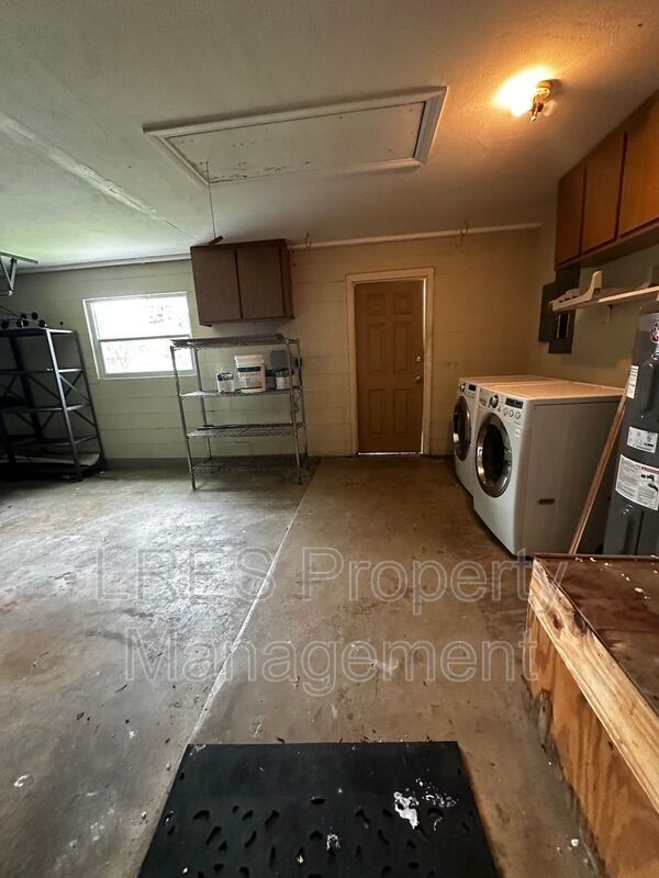 Building Photo - 2719 Merrie Oaks Rd