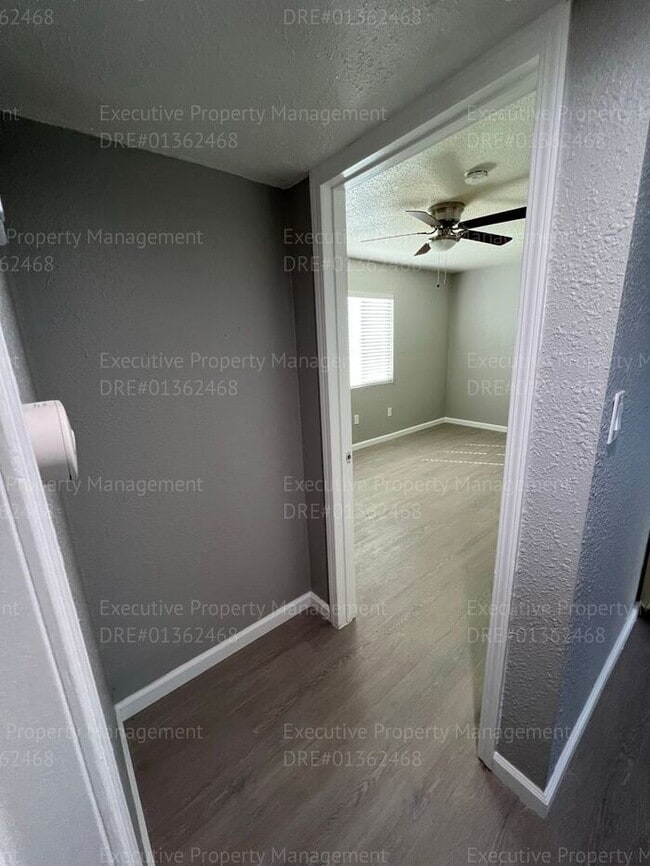 Building Photo - 1 bedroom/ 1 bathroom floor unit.