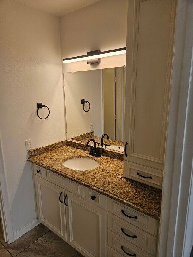 Building Photo - Move-In Special! Get November FREE When You Sign a 1-Year Lease!