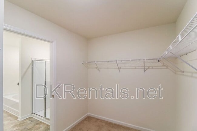 Building Photo - 520 Whitman Ln