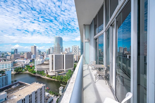 Building Photo - 485 Brickell Ave