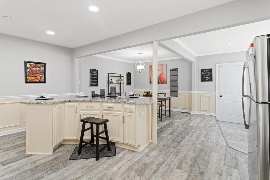 Building Photo - Bright, Spacious Stone Mountain Residence ...