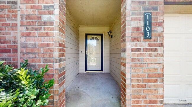 Building Photo - 1103 Sun Prairie Dr