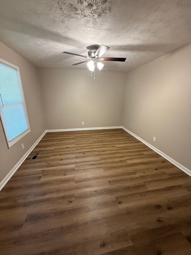 Building Photo - Classy Coral Way