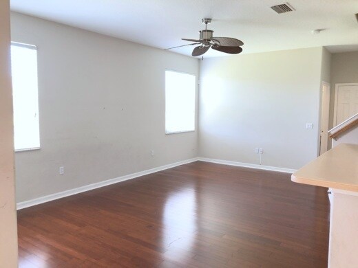 Building Photo - Beautiful 4 bedroom/3 bathroom Home