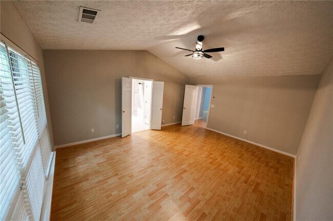 Building Photo - 3820 Oak Park Dr