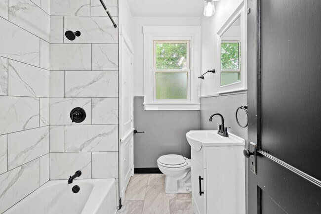 Building Photo - SCORE 1ST MONTH'S RENT FREE IF SIGNED BY AUGUST 7! Spectacular 3 bedroom home in Carrick availabl...