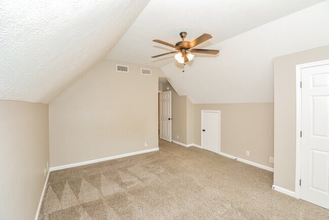 Building Photo - 912 Tom Hailey Blvd