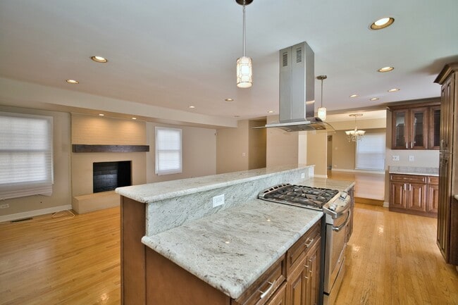 Building Photo - 6700 N Monticello Ave
