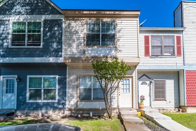 Building Photo - 12205 Magnolia Blossom St