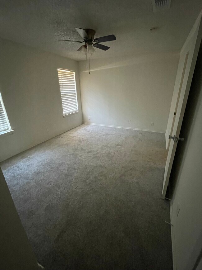 Building Photo - 818 Hercules Ln