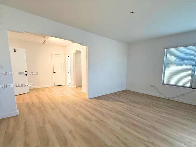 Building Photo - 641 10th St