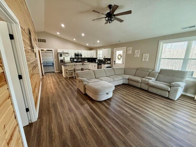 Building Photo - 813 Eaton Hollow Rd SW