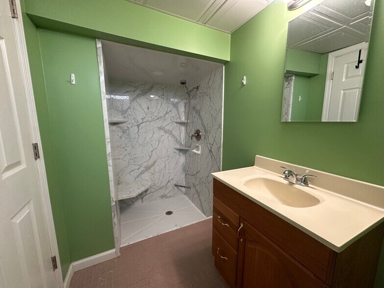 Building Photo - 206 Valley Vale Dr