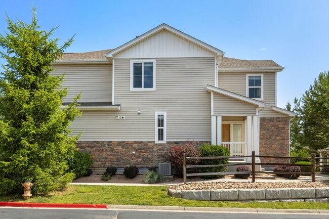 Building Photo - Granite Kitchen, Central AC, Oversized Gar...