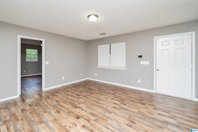 Building Photo - 133 Persimmon St