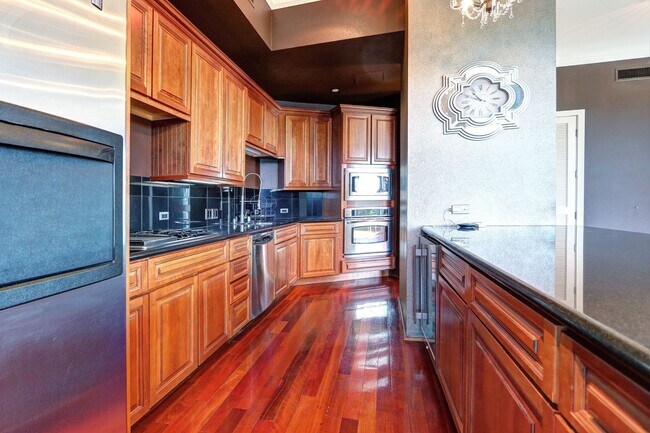 Building Photo - 360 E Desert Inn Rd