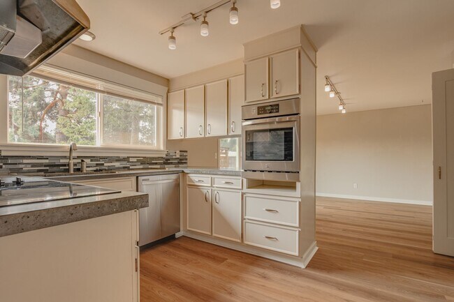 Building Photo - 4409 S 292nd St