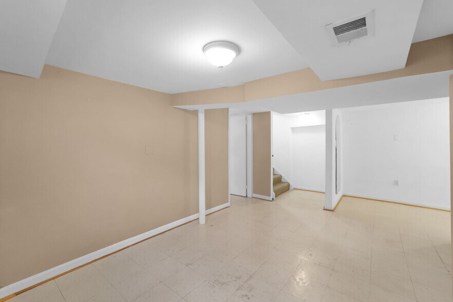 Building Photo - 2712 1st St S