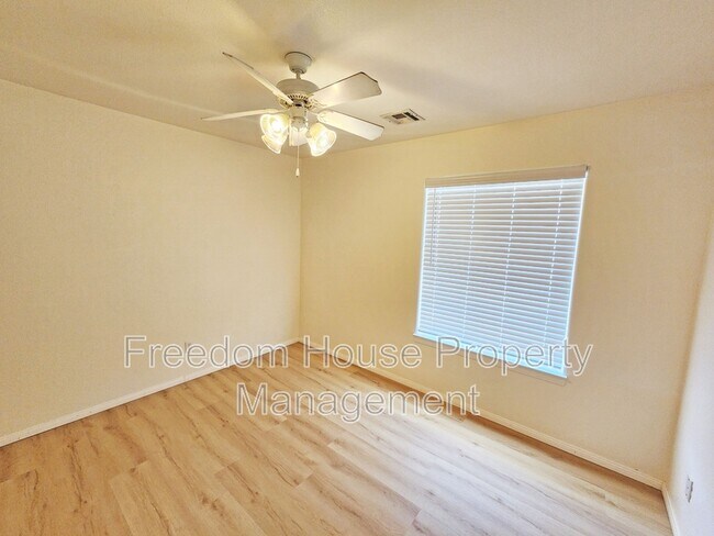 Building Photo - 3120 E Easy St