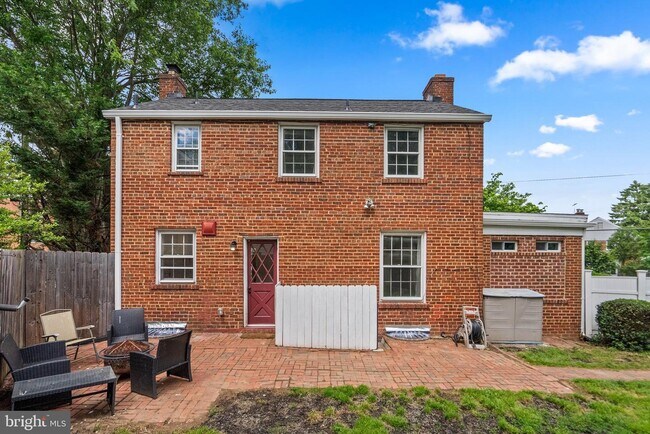 Building Photo - 2200 Windham Ln