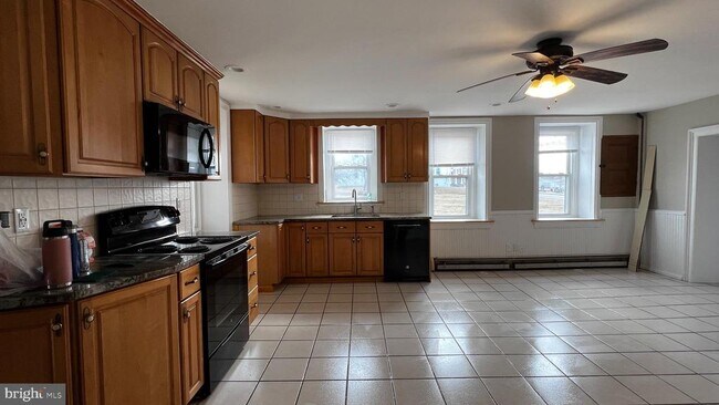 Building Photo - 135 Hoffmansville Rd