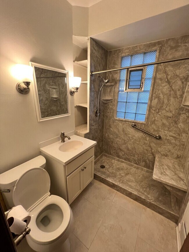 Building Photo - 1317 N 57th St