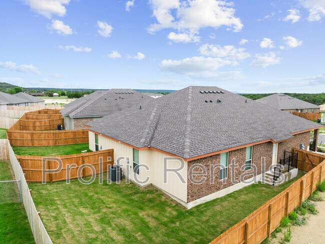 Building Photo - 126 Leon Ln