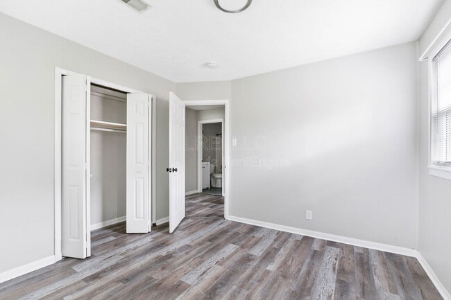 Building Photo - 3112 Commander Dr