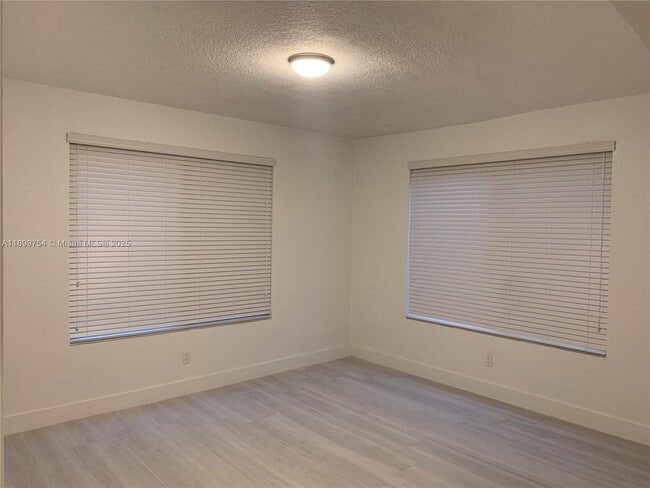 Building Photo - 712 SW 56th Ave