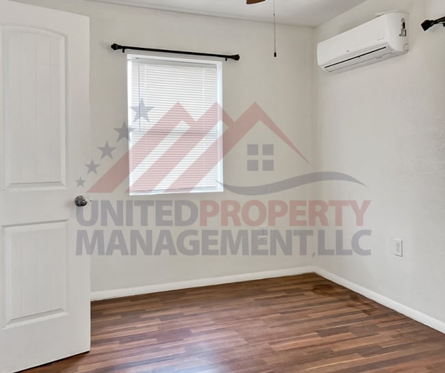 Building Photo - 506 W Tansill St