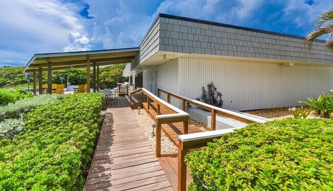 Building Photo - 1357 NE Ocean Blvd