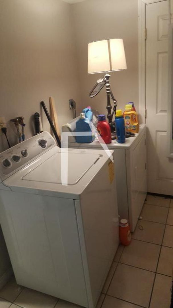 Building Photo - 6 bed in Allston