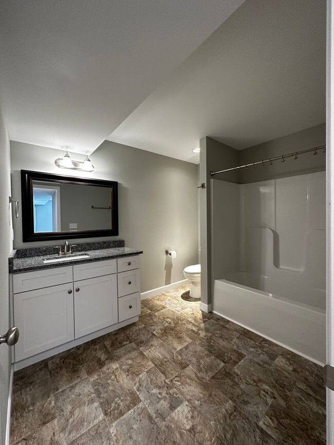 Building Photo - Spacious 3 Bedroom, 3.5bath in central Joh...