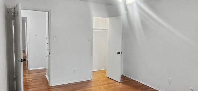 Building Photo - 12913 Trail Hollow Dr